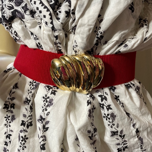Accessories - Vintage Cinch Stretch Red Gold Decorative Buckle Belt 80’s Fashion -